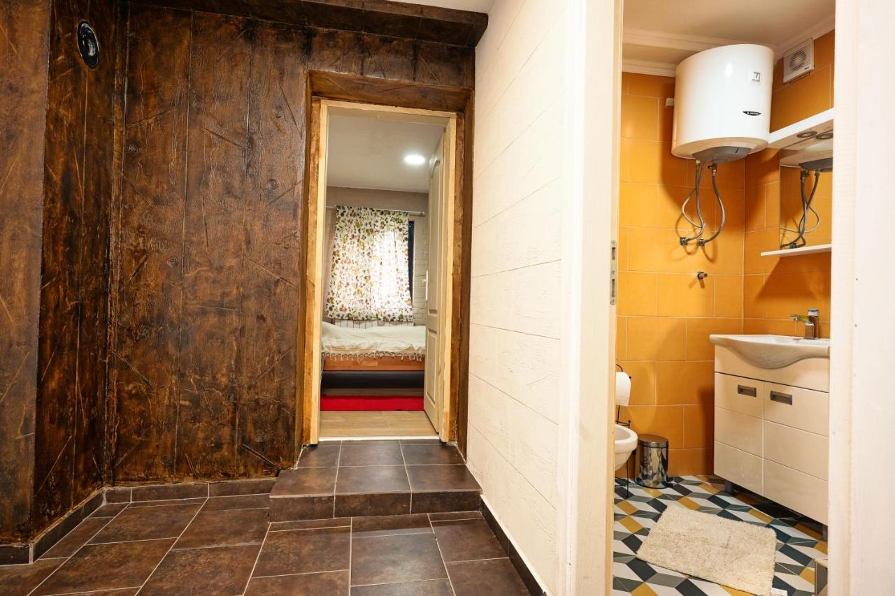 Zmaj Ognjeni Etno Concept Appartement Kupinovo Buitenkant foto