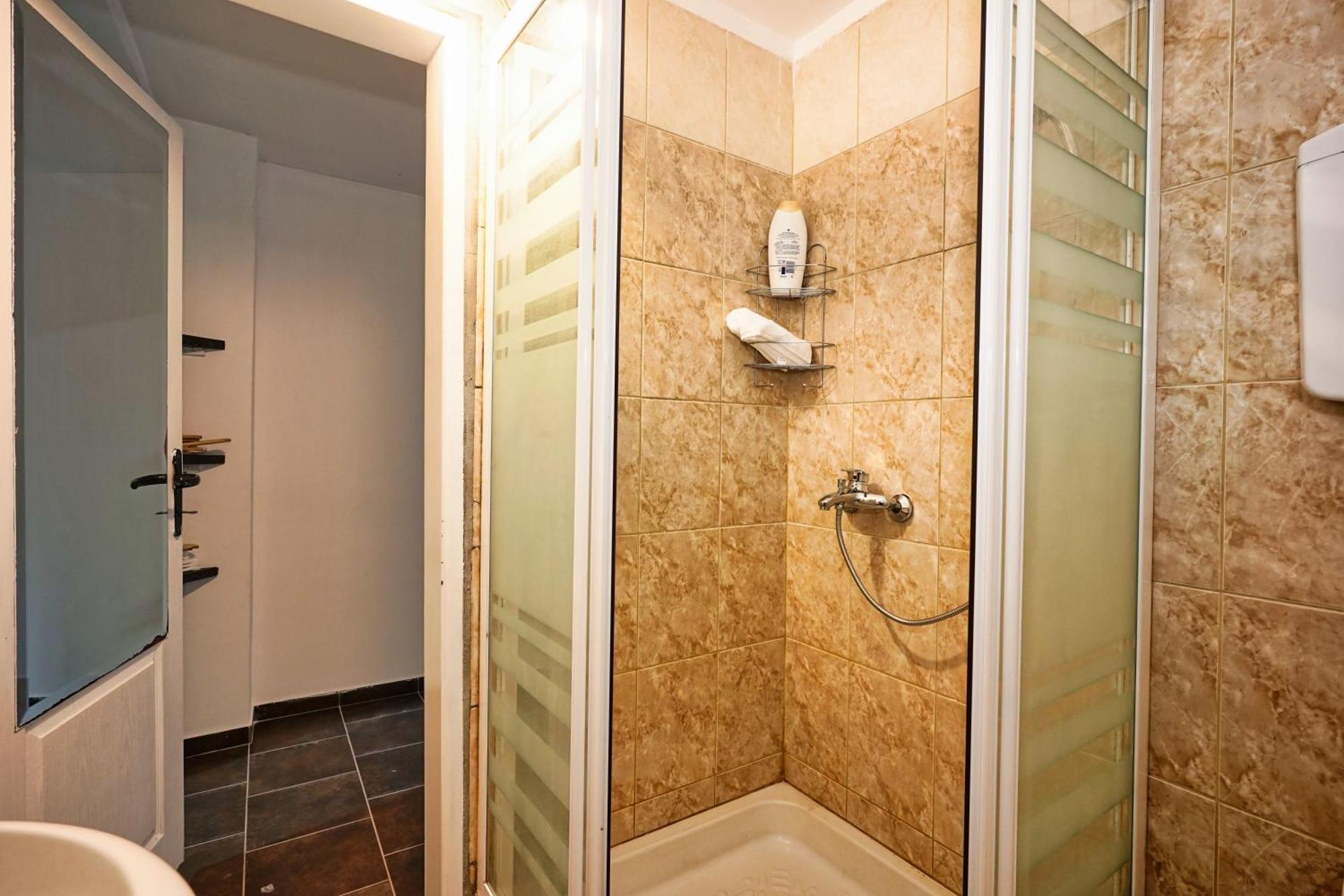 Zmaj Ognjeni Etno Concept Appartement Kupinovo Buitenkant foto